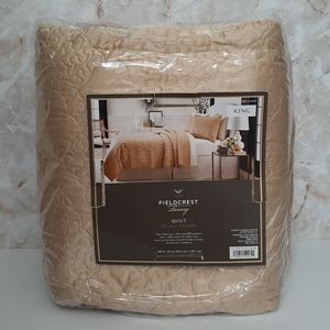 Fieldcrest Luxury Quilt in Gold